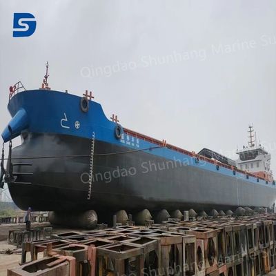 Черная резиновая подушка безопасности, подходящая для автомобильных подвесок, промышленных машин и тяжелого оборудования, требующего амортизации.